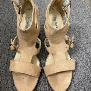 Gently worn tan block heel sandal size 10